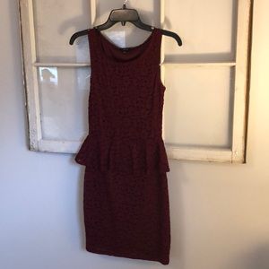 SOPRANO MAROON LACE PEPLUM DRESS